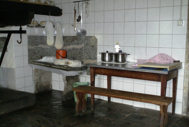 Antica Casera Tradizionale in Pietra dove viene preparato trasformato il latte per produrre burro di montagna