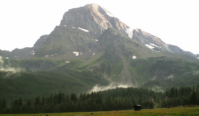 Alpeggio di montagna a 1750 metri di altitudine sulle alpi piemontesi